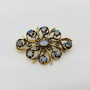 Opal Cabochon 14k Yellow Gold Figural Brooch